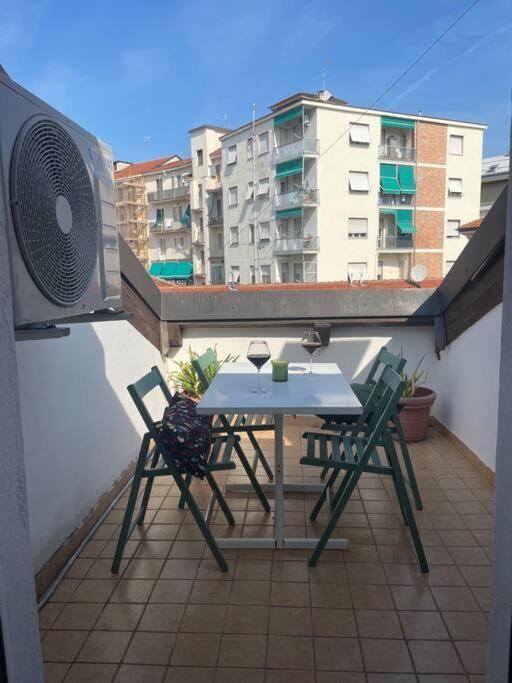 Centro Storico-Mansarda Verde Con Terrazzino E A/C Asti Ngoại thất bức ảnh